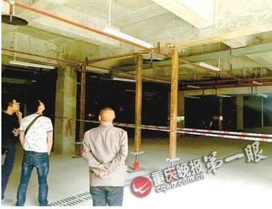 小區(qū)承重橫梁裂痕用千斤頂支撐 小區(qū)承重橫梁裂痕用千斤頂支撐